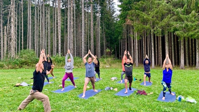 S-CAMP_Cross Tipi_yoga virabadrasana (1)