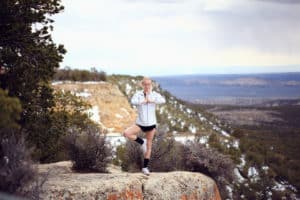 S-Camp Yoga dans la montagne-pexels-sharon-mccutcheon-2209449 Yoga dans la montagne