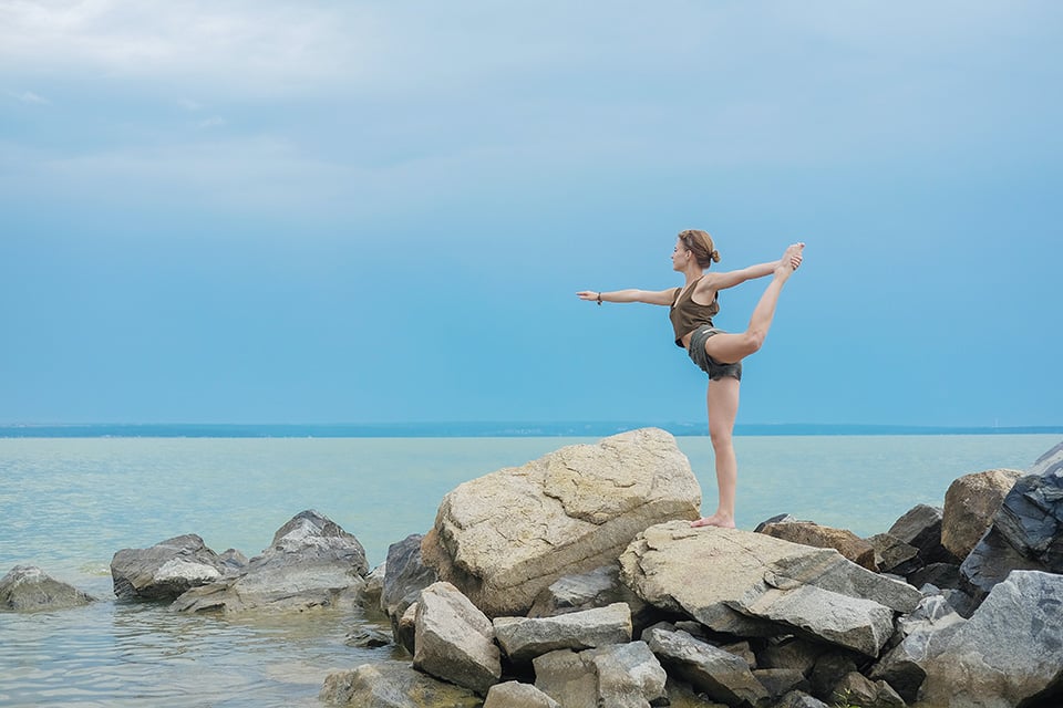 Yoga sur la mer
