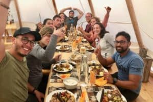 S-CAMP_Cross Tipi_repas bbq Repas S-Camp groupe amis