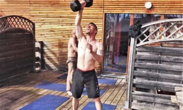 Chartreuse - Mouvement de CrossFit Dumbbell snatch terrasse - David