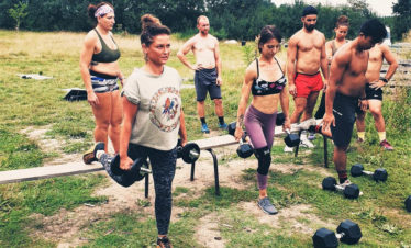 Crossfit renfo outdoor groupe de sportifs